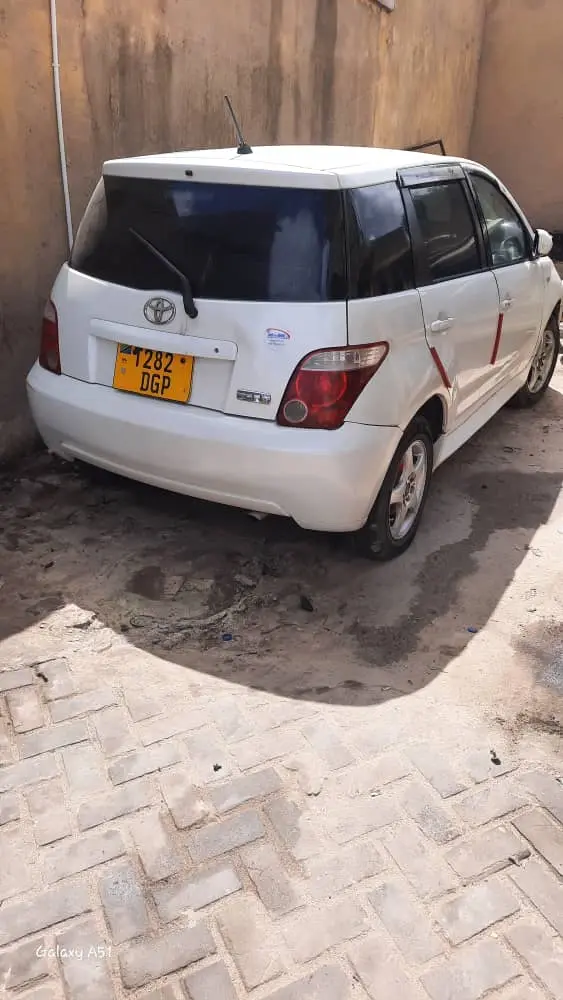 Toyota Ist thumbnail 5