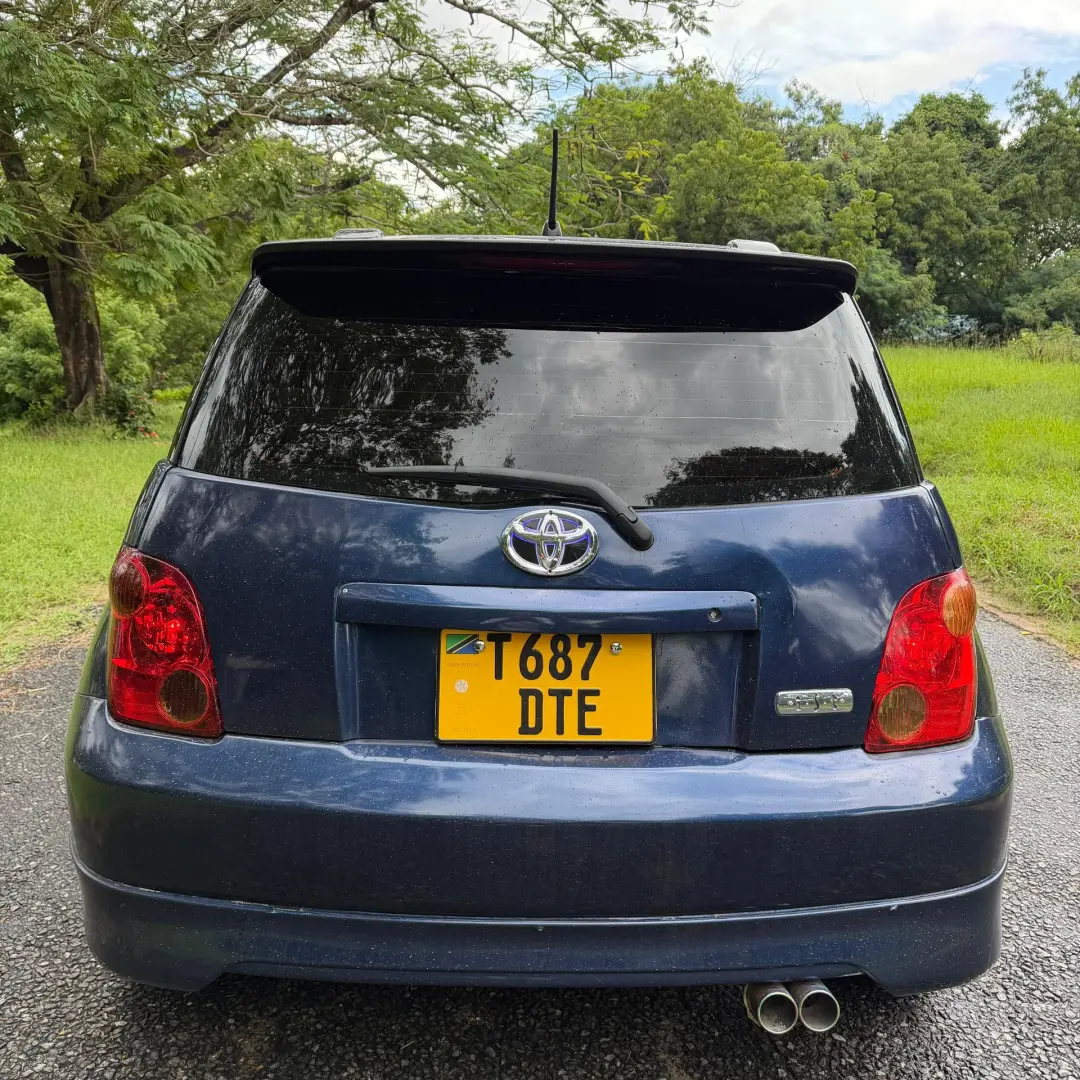 Toyota Ist 2004 thumbnail 2