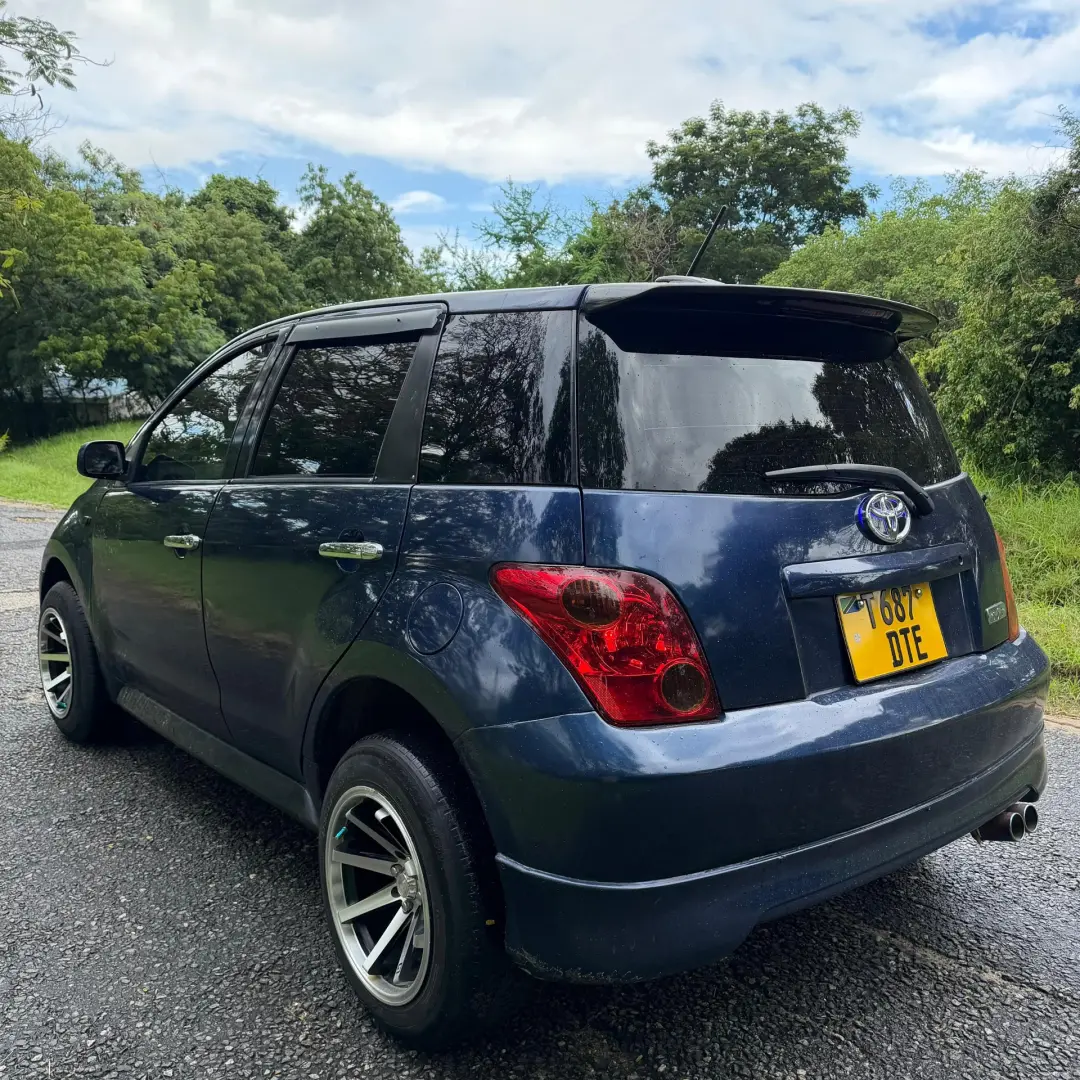 Toyota Ist 2004 thumbnail 3