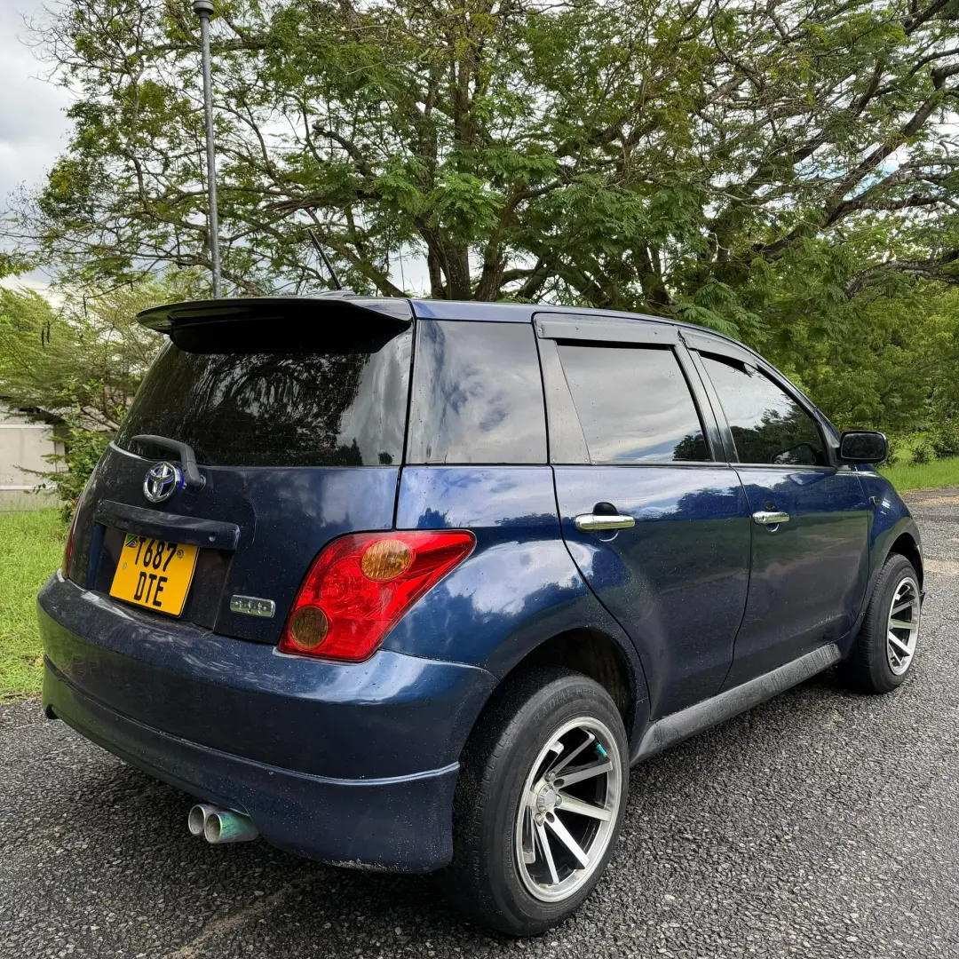 Toyota Ist 2004 thumbnail 4