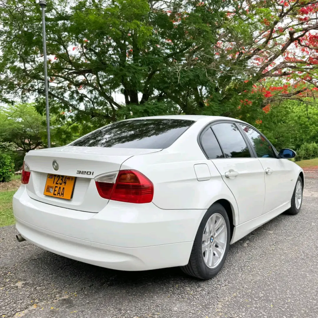 BMW 3 Series 2009 (Reg EAA) thumbnail 3