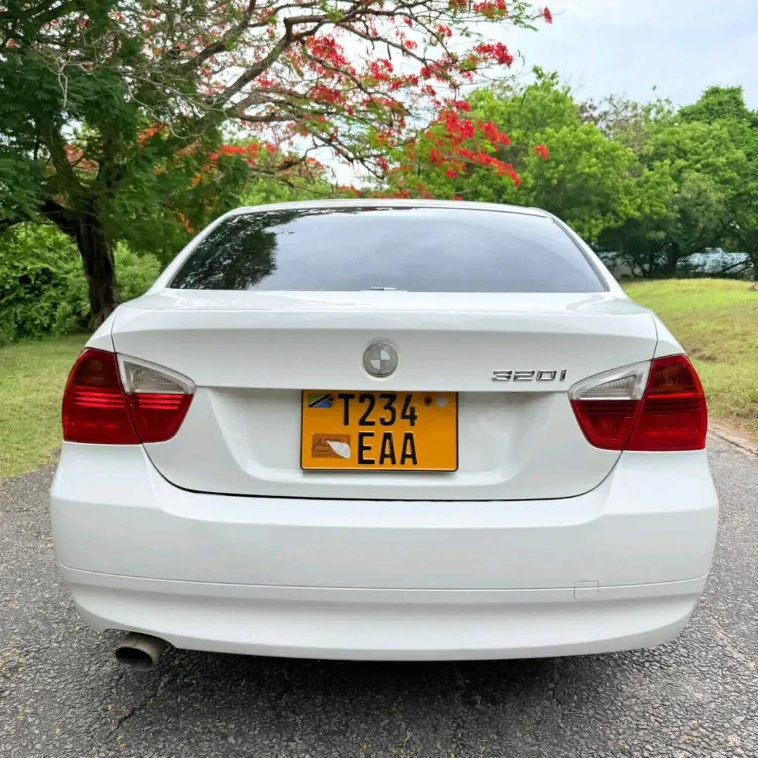 BMW 3 Series 2009 (Reg EAA) thumbnail 4