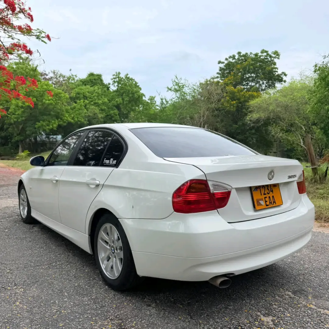 BMW 3 Series 2009 (Reg EAA) thumbnail 5