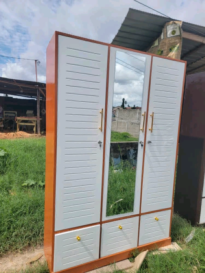 White Wooden Wardrobe with Mirror thumbnail 3