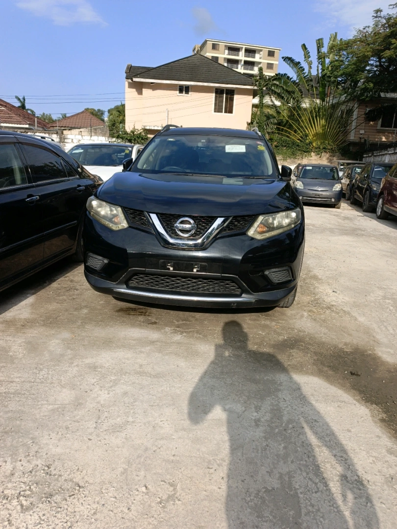 2014 Black Nissan X-Trail, 1990cc Petrol