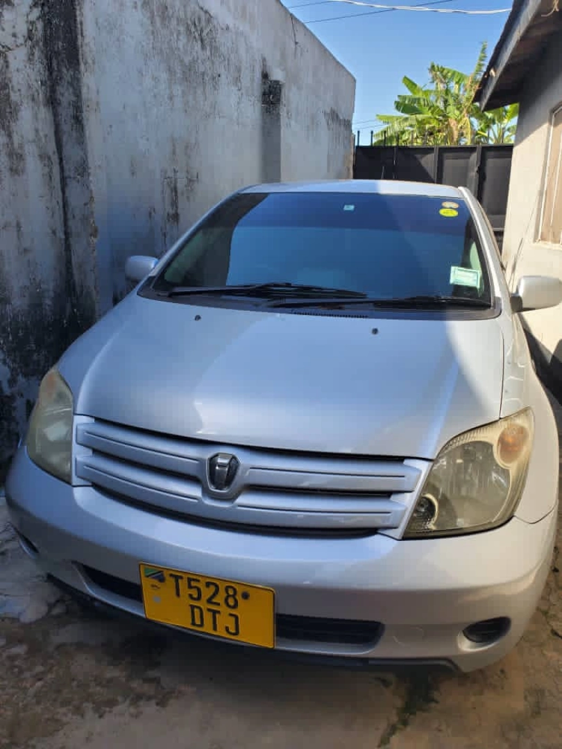 Toyota Ist 2004 Hatchback (1290cc) - Exchange Allowed