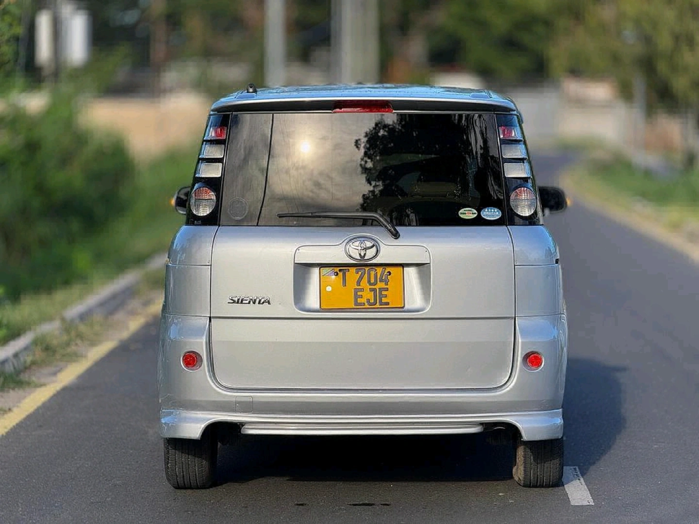 Toyota Sienta 2006 Automatic Minivan thumbnail 4