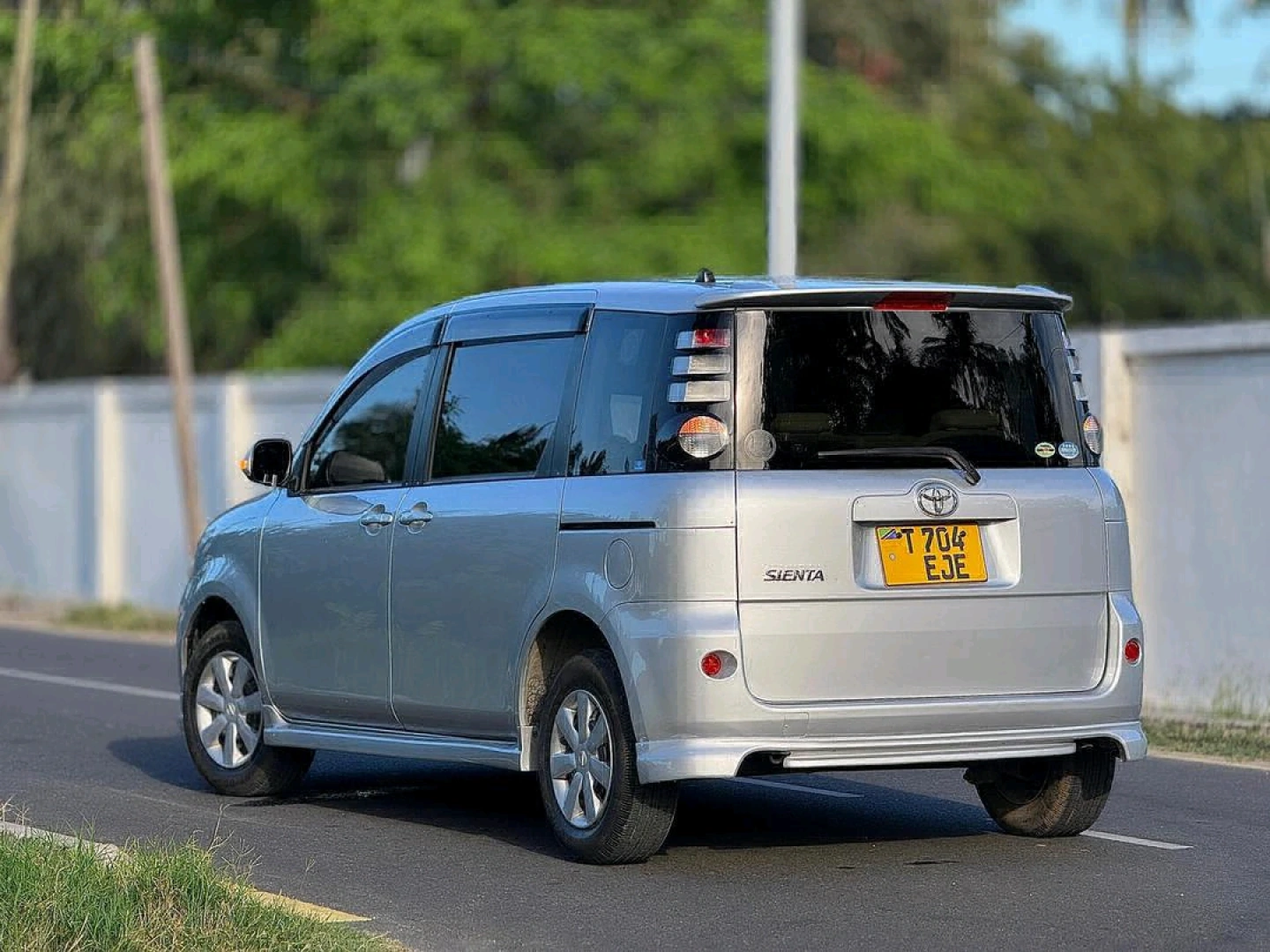 Toyota Sienta 2006 Automatic Minivan thumbnail 5