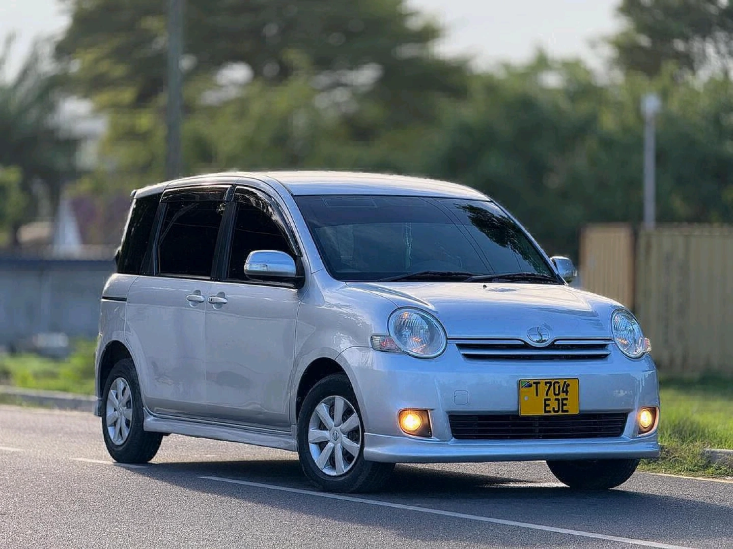 Toyota Sienta 2006 Automatic Minivan thumbnail 6