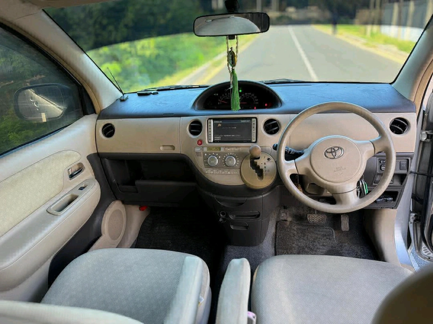 Toyota Sienta 2006 Automatic Minivan thumbnail 7