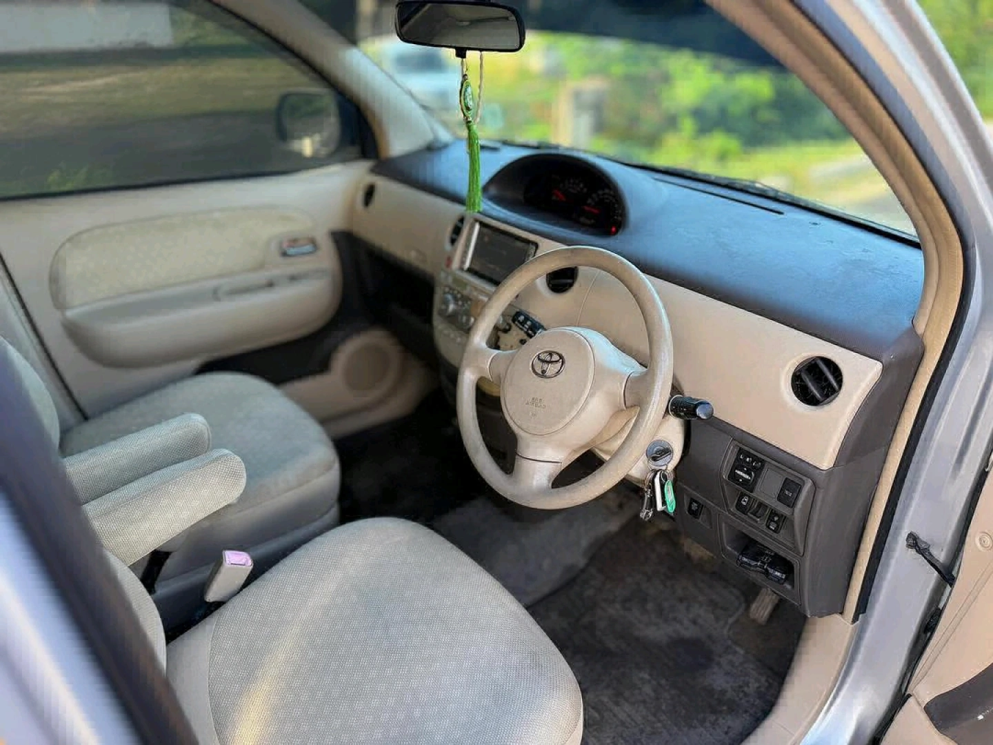 Toyota Sienta 2006 Automatic Minivan thumbnail 8