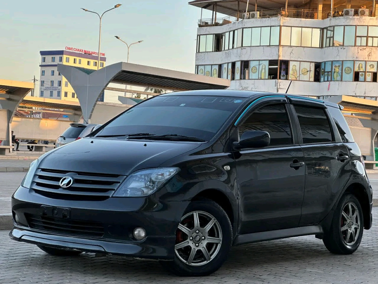 Black Toyota Ist 2005 Automatic thumbnail 4