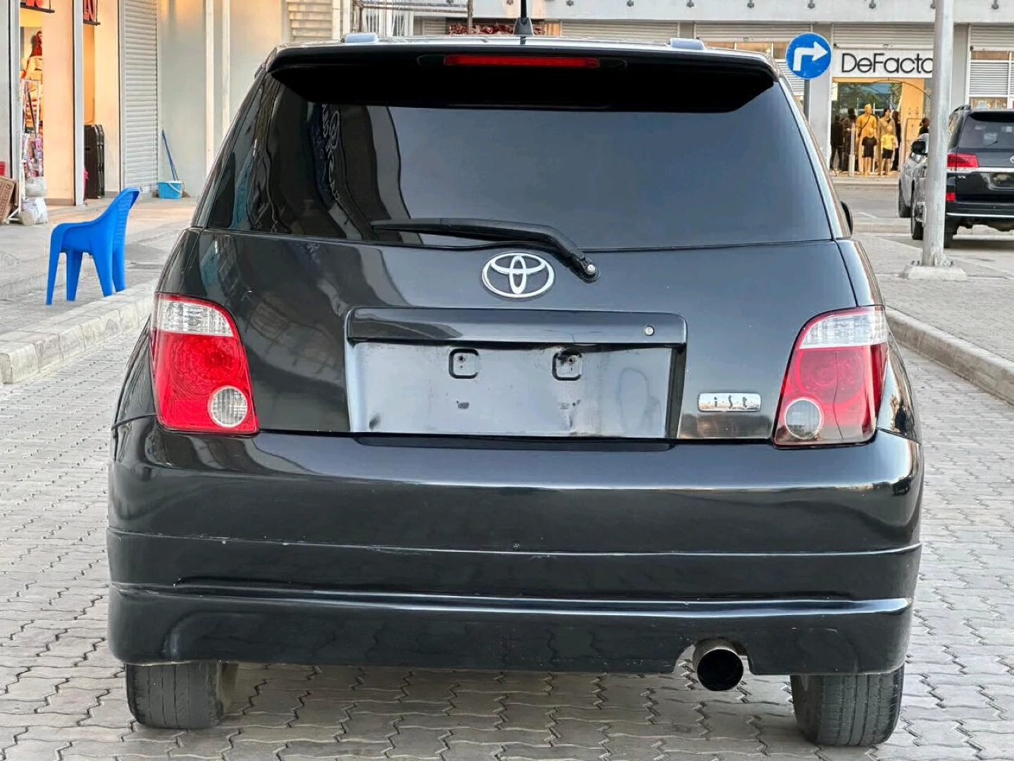 Black Toyota Ist 2005 Automatic thumbnail 5