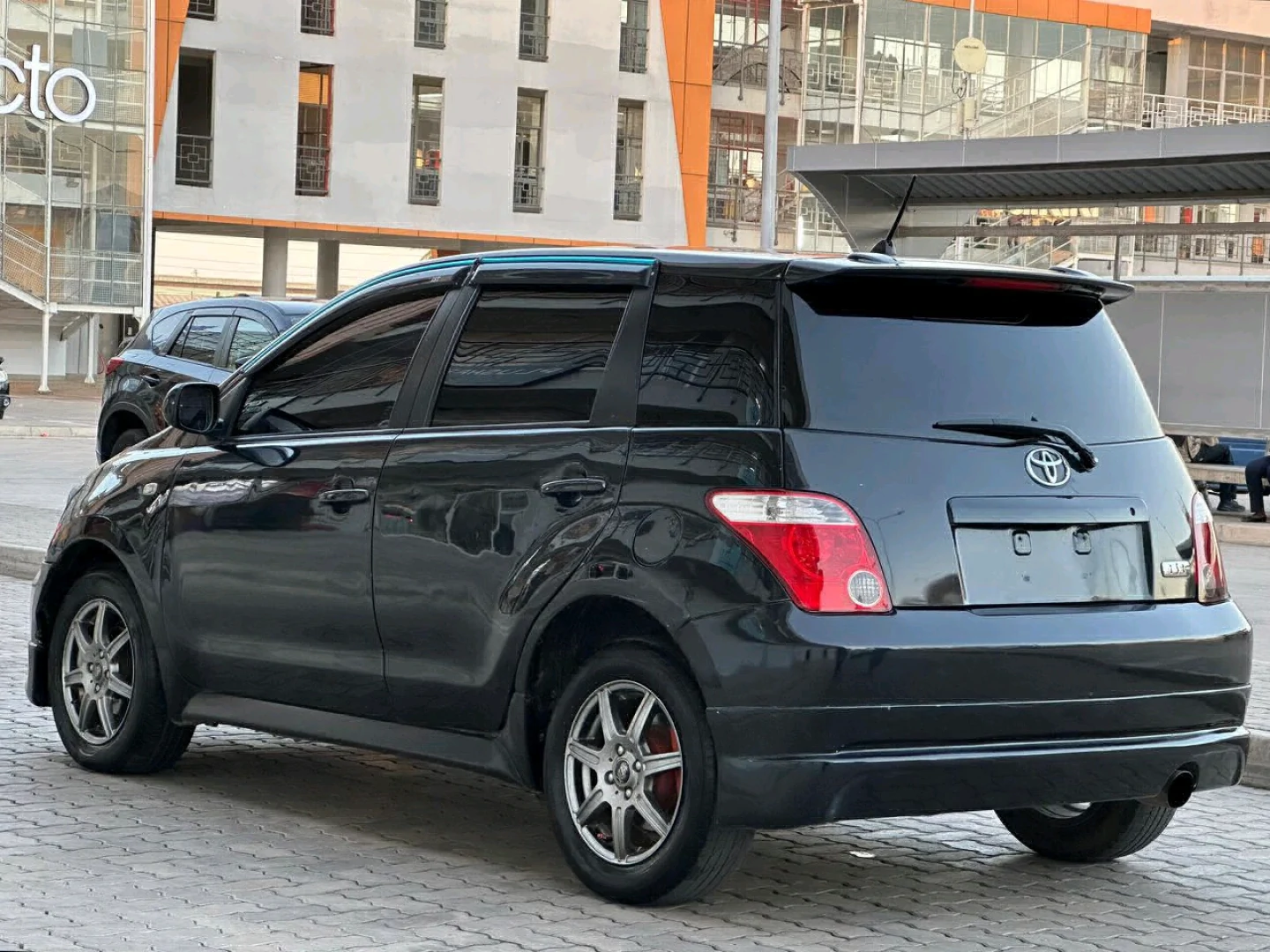 Black Toyota Ist 2005 Automatic thumbnail 6