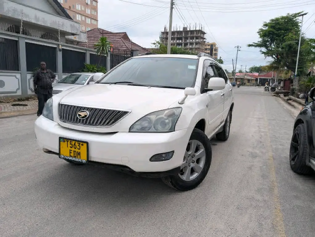 Toyota Harrier 2005 (EDM) thumbnail 3