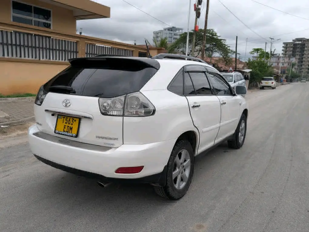 Toyota Harrier 2005 (EDM) thumbnail 4