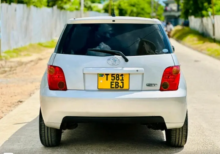 Toyota Ist Silver (Namba E) thumbnail 2