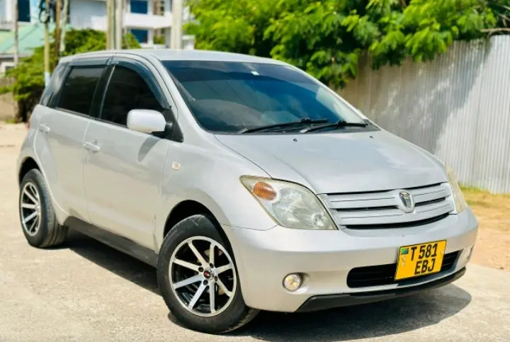 Toyota Ist Silver (Namba E) thumbnail 3