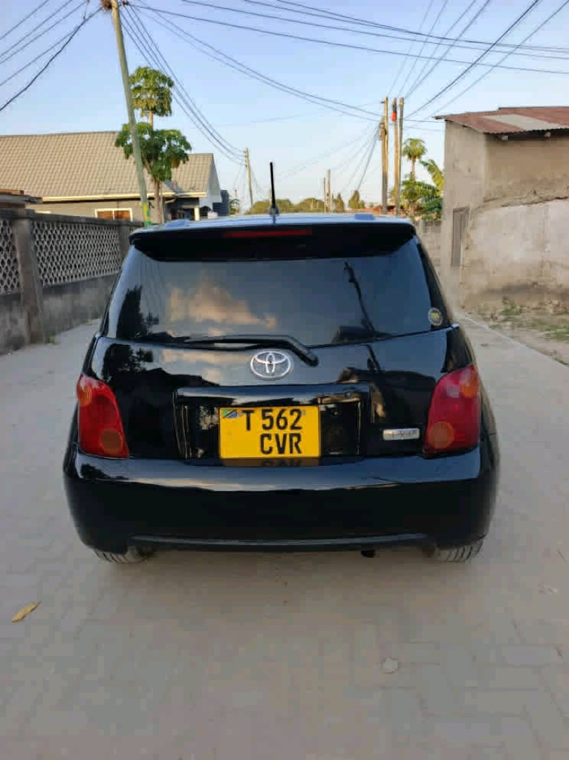 Black Toyota Ist 2004 Automatic 1290cc
