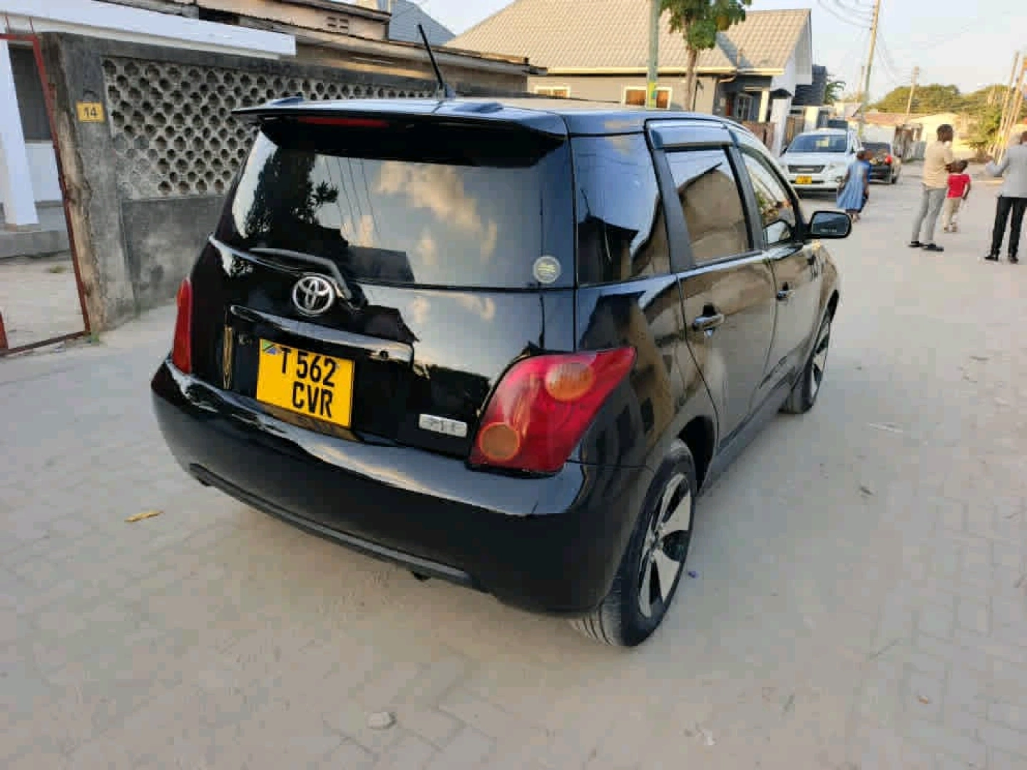 Black Toyota Ist 2004 Automatic 1290cc thumbnail 2