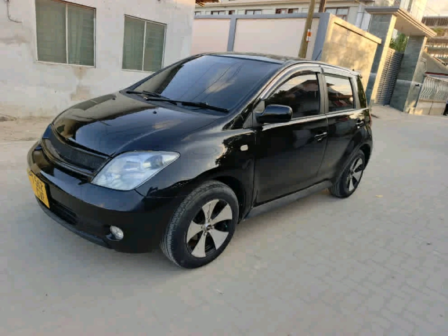 Black Toyota Ist 2004 Automatic 1290cc thumbnail 5