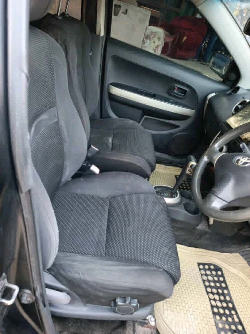 Black Toyota Ist 2004 Automatic 1290cc thumbnail 7