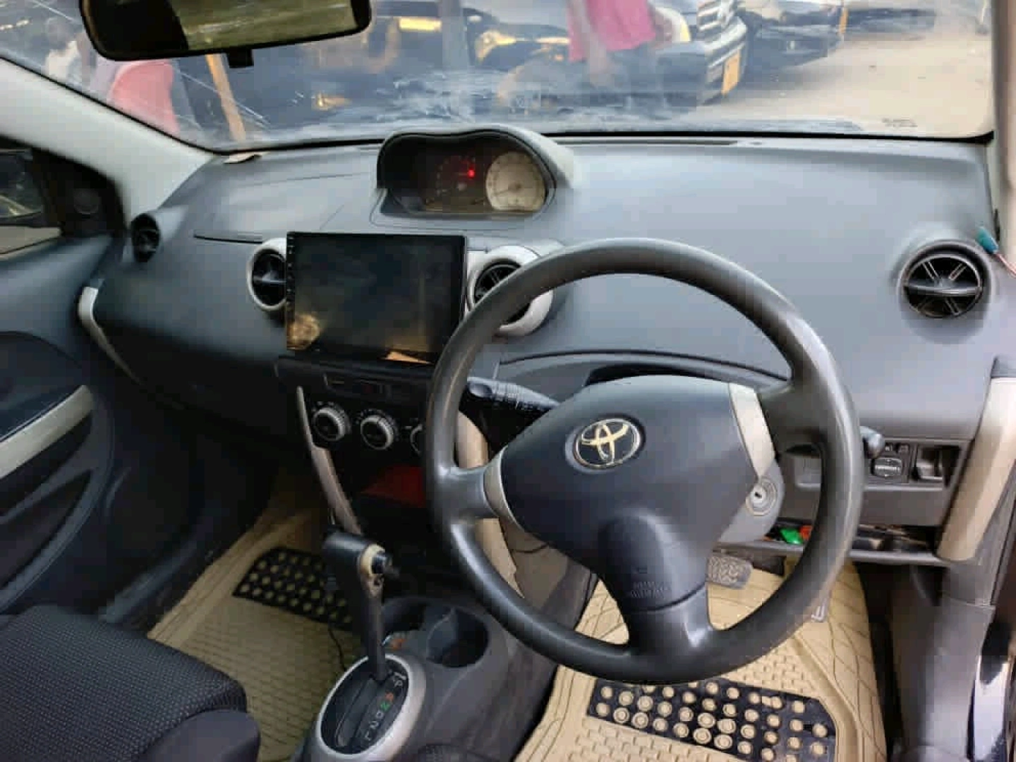 Black Toyota Ist 2004 Automatic 1290cc thumbnail 8