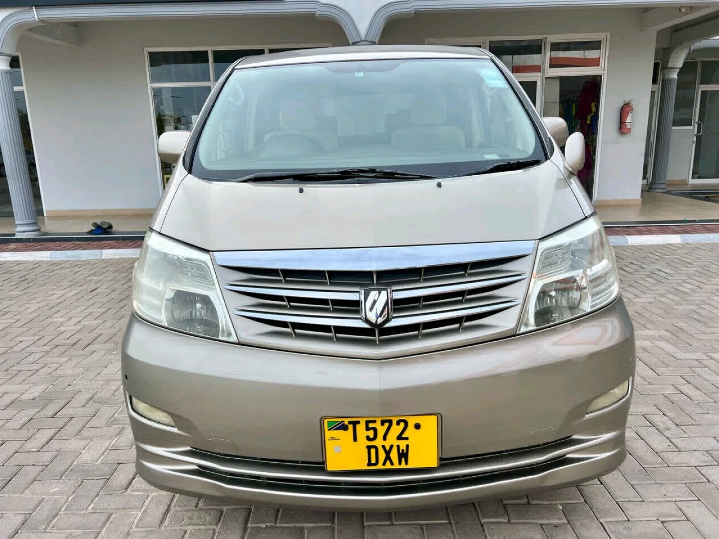 Toyota Alphard Minivan 2005 DXW