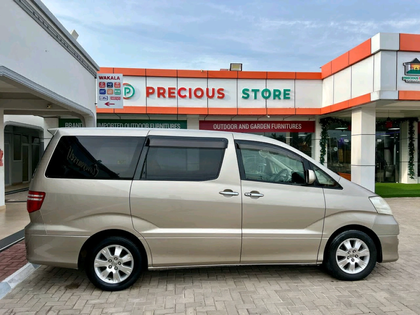 Toyota Alphard Minivan 2005 DXW thumbnail 4