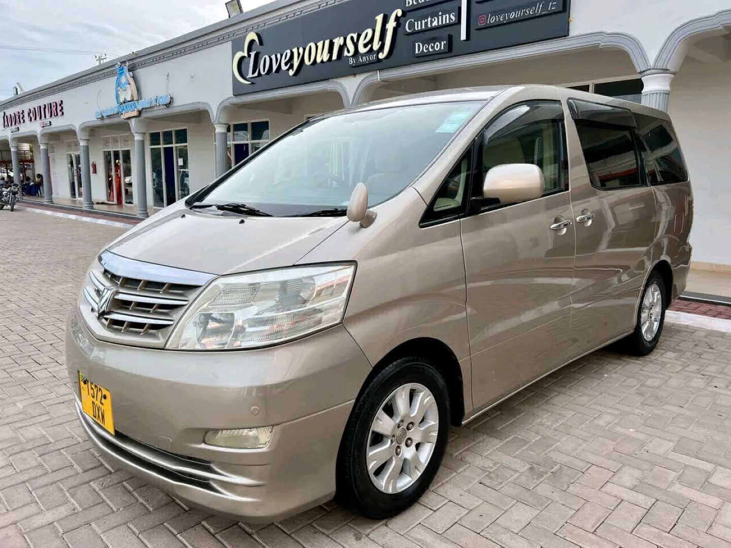 Toyota Alphard Minivan 2005 DXW thumbnail 5