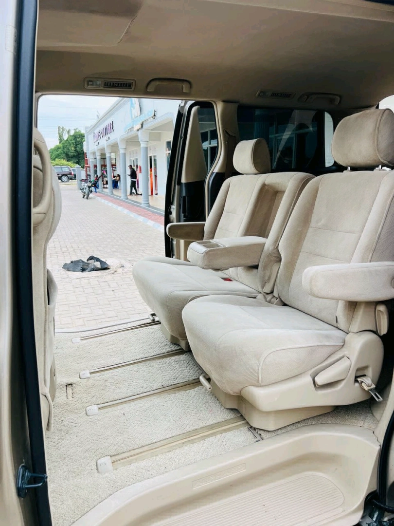 Toyota Alphard Minivan 2005 DXW thumbnail 9