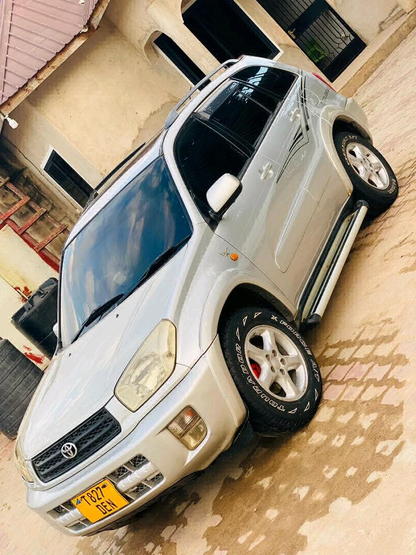 Toyota RAV4 Silver SUV with Sunroof thumbnail 2