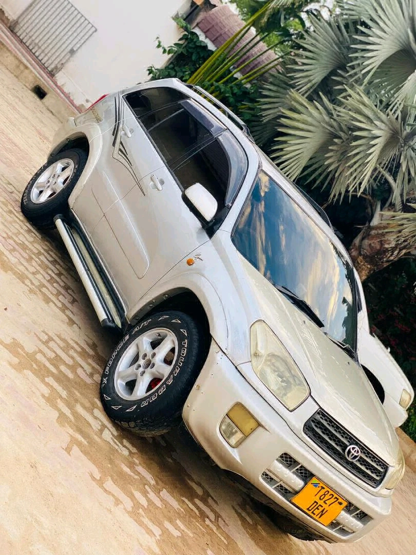 Toyota RAV4 Silver SUV with Sunroof thumbnail 5