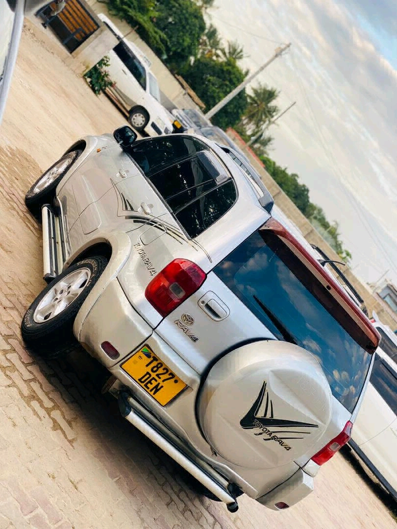 Toyota RAV4 Silver SUV with Sunroof thumbnail 6