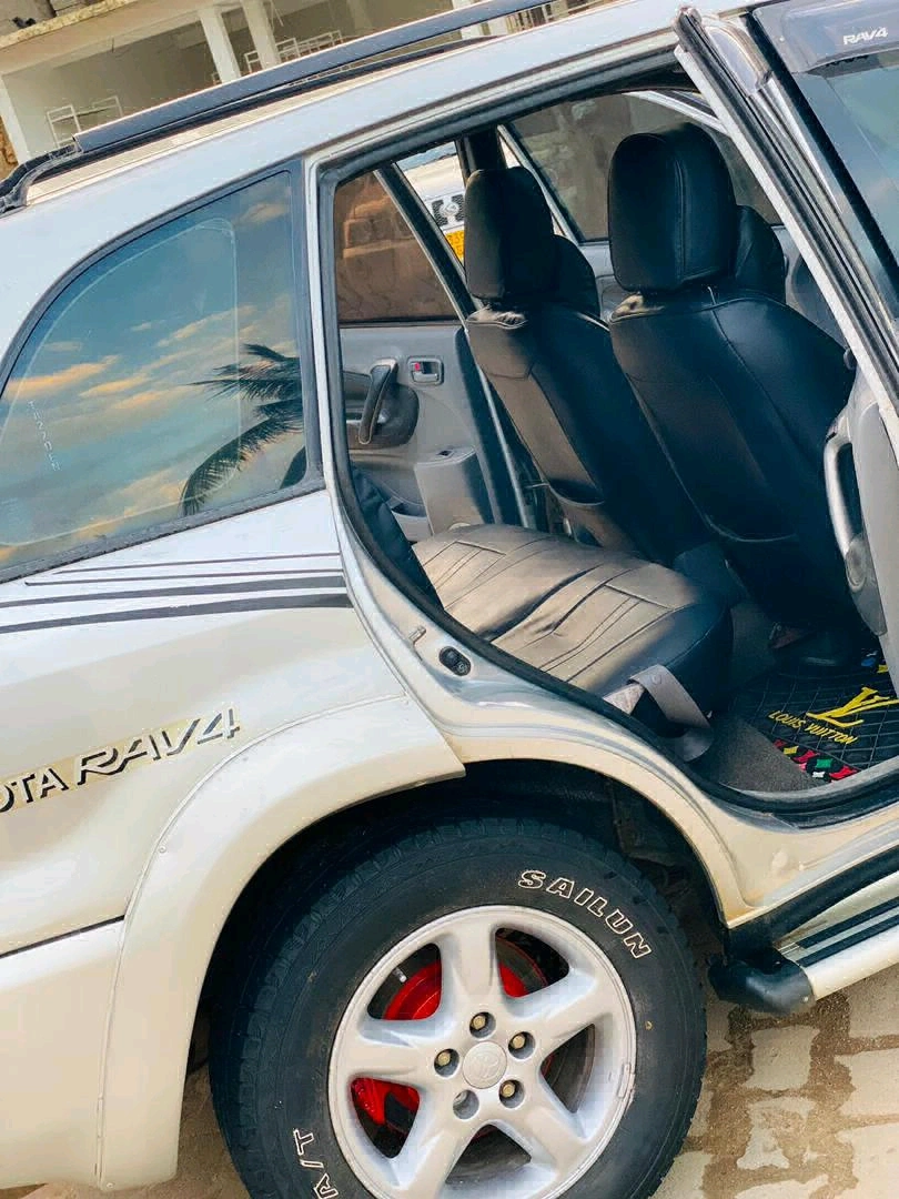 Toyota RAV4 Silver SUV with Sunroof thumbnail 8