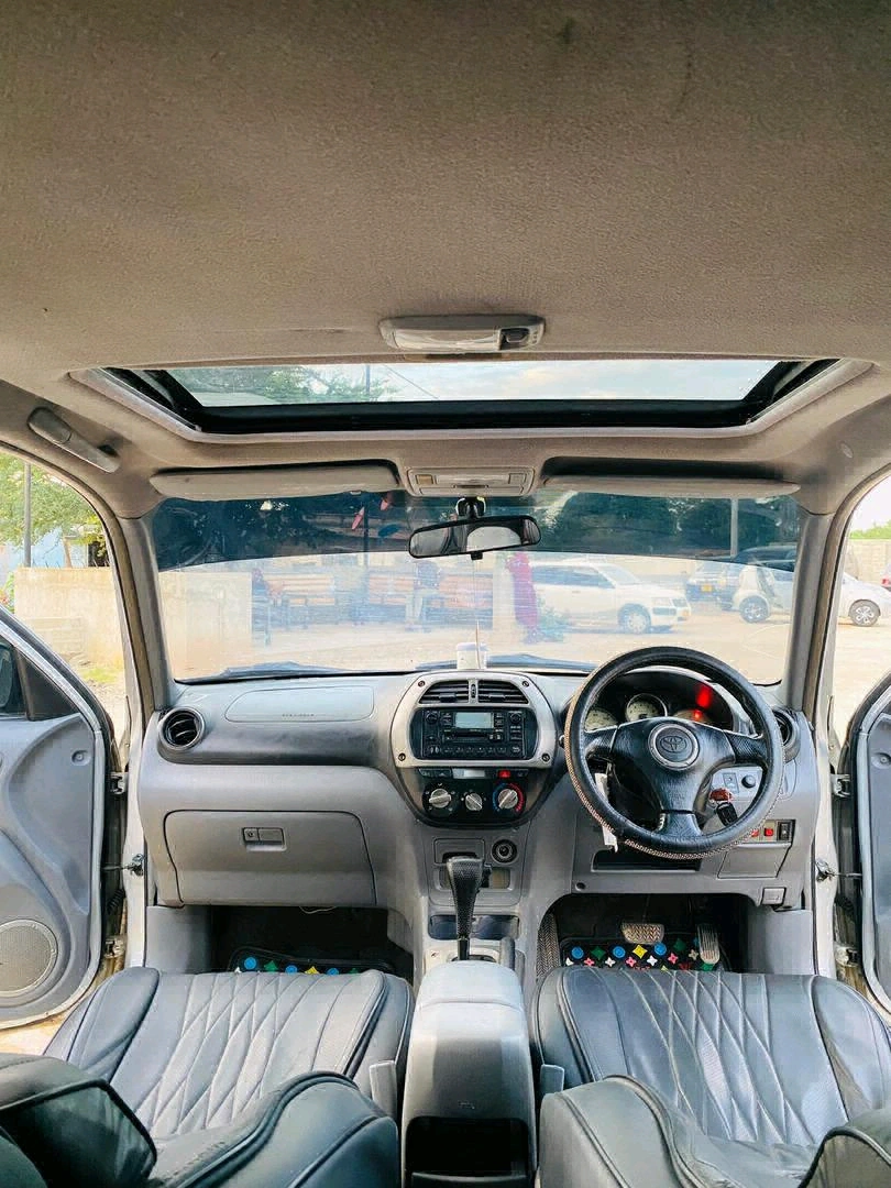 Toyota RAV4 Silver SUV with Sunroof thumbnail 9