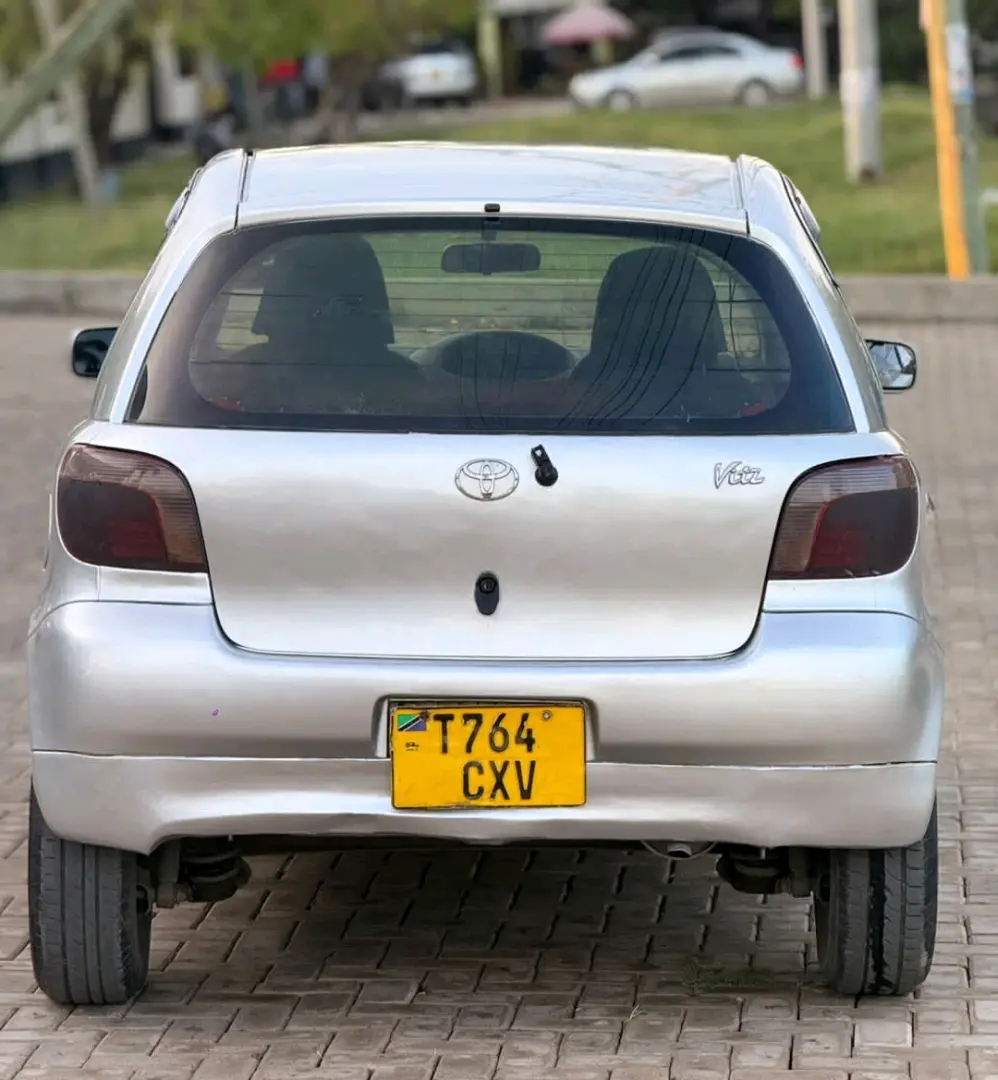 Toyota Vitz Old Model Silver thumbnail 3
