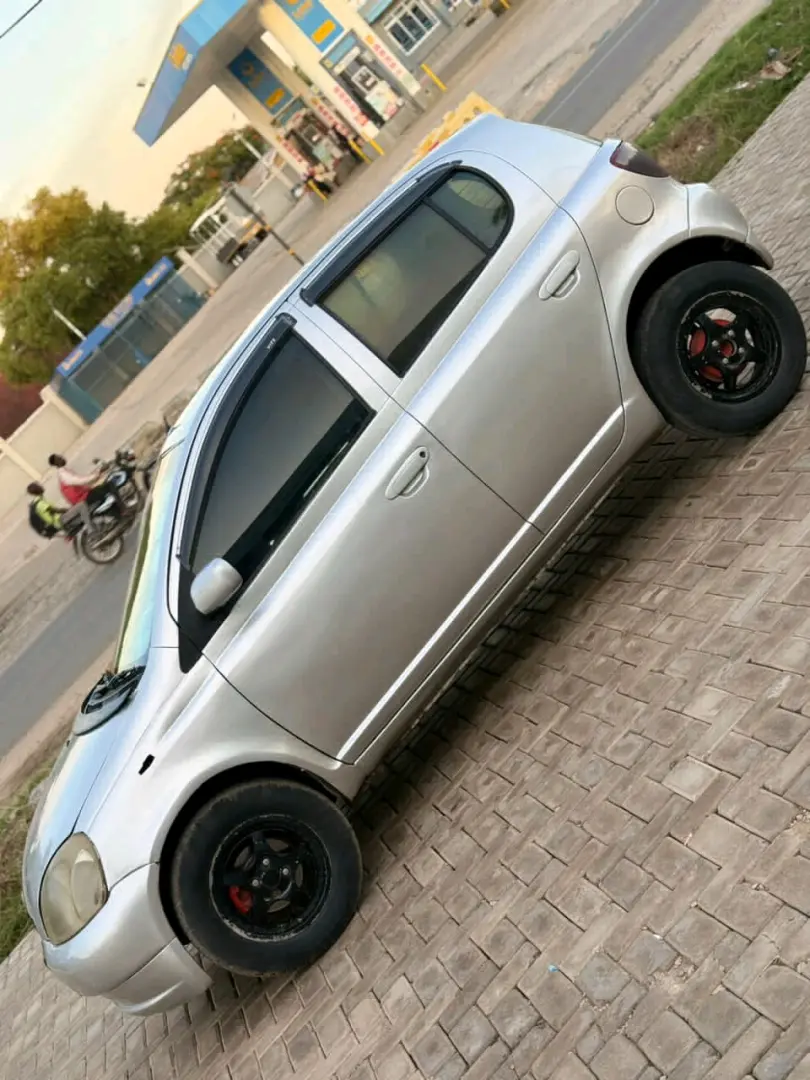 Toyota Vitz Old Model Silver thumbnail 4