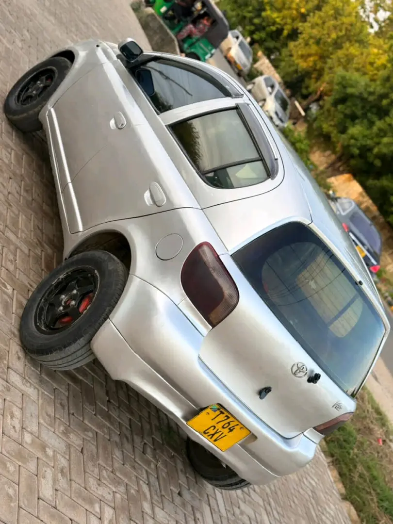 Toyota Vitz Old Model Silver thumbnail 7