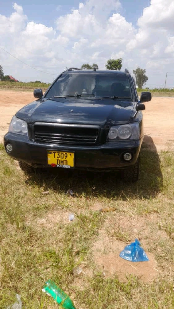 Toyota Kluger 2005 Black SUV for Sale