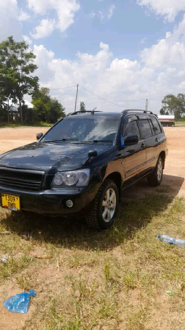 Toyota Kluger 2005 Black SUV for Sale thumbnail 3