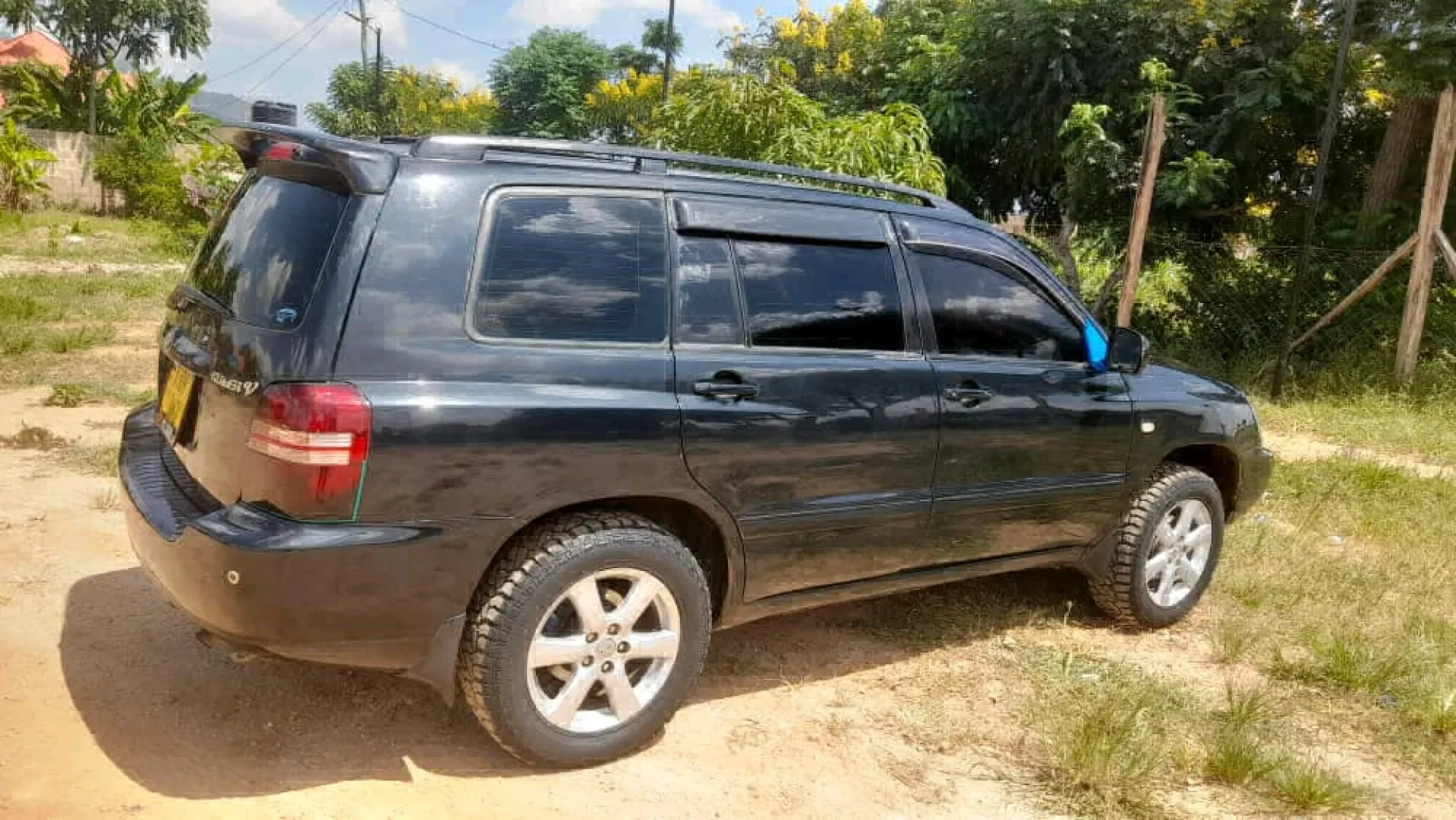 Toyota Kluger 2005 Black SUV for Sale thumbnail 6