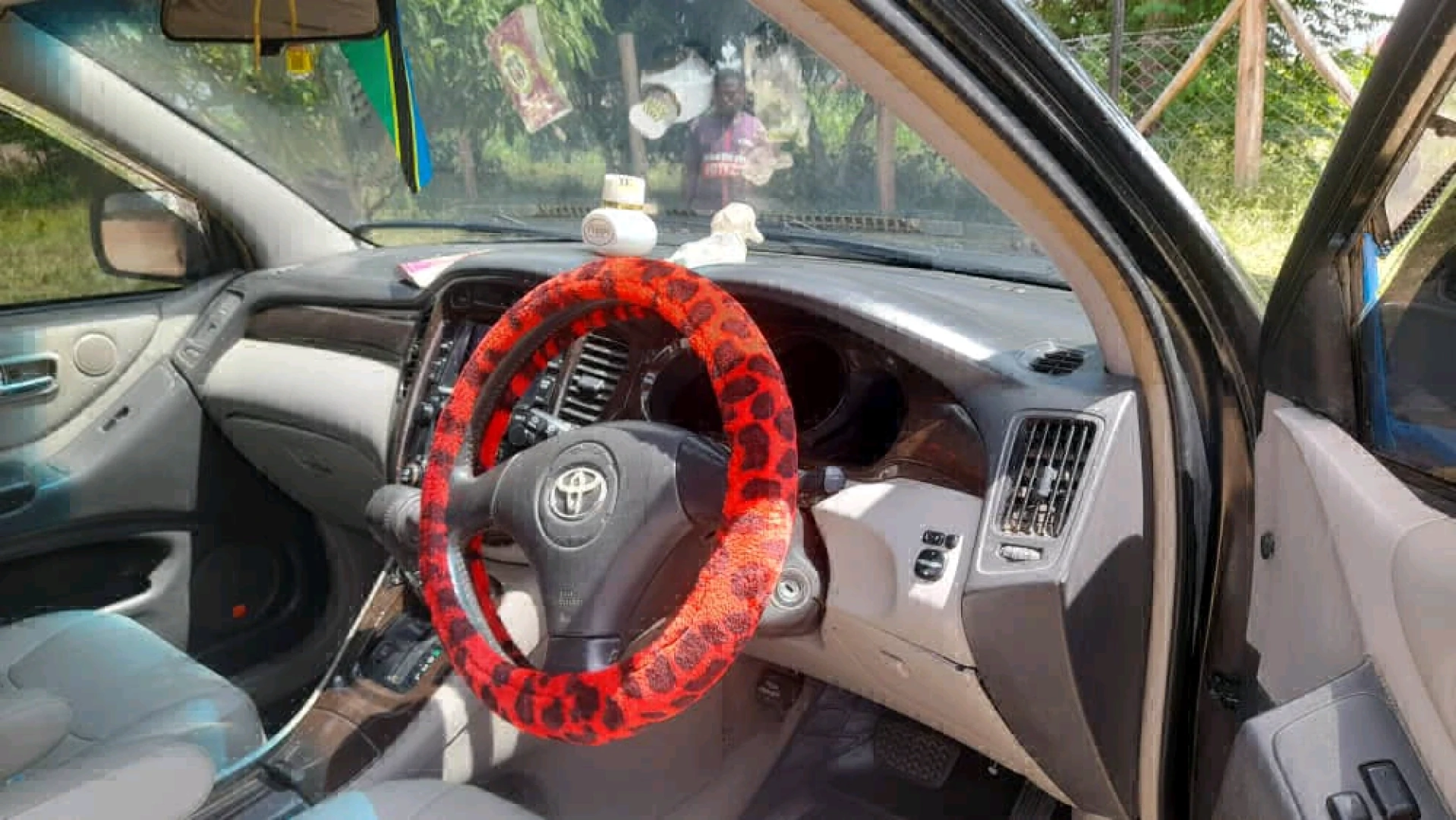 Toyota Kluger 2005 Black SUV for Sale thumbnail 8