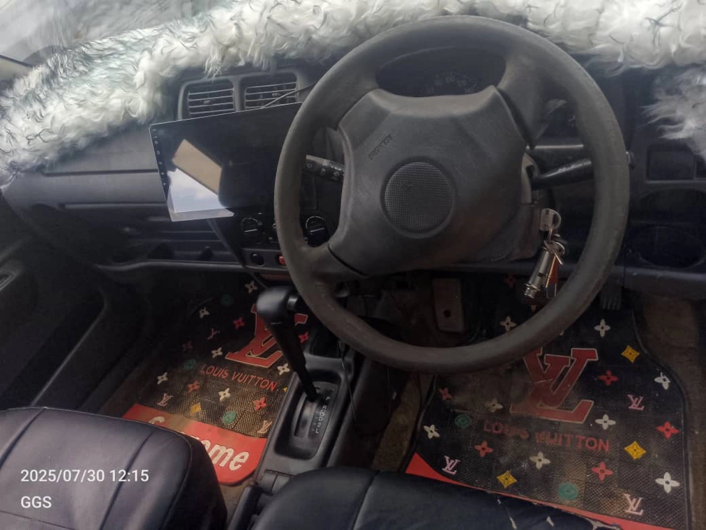 Red Suzuki Swift T853CAV for 4.5M TZS thumbnail 2
