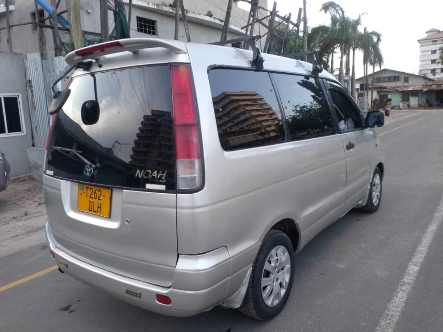 Toyota Noah SR 40 Minivan 1998 Model thumbnail 3
