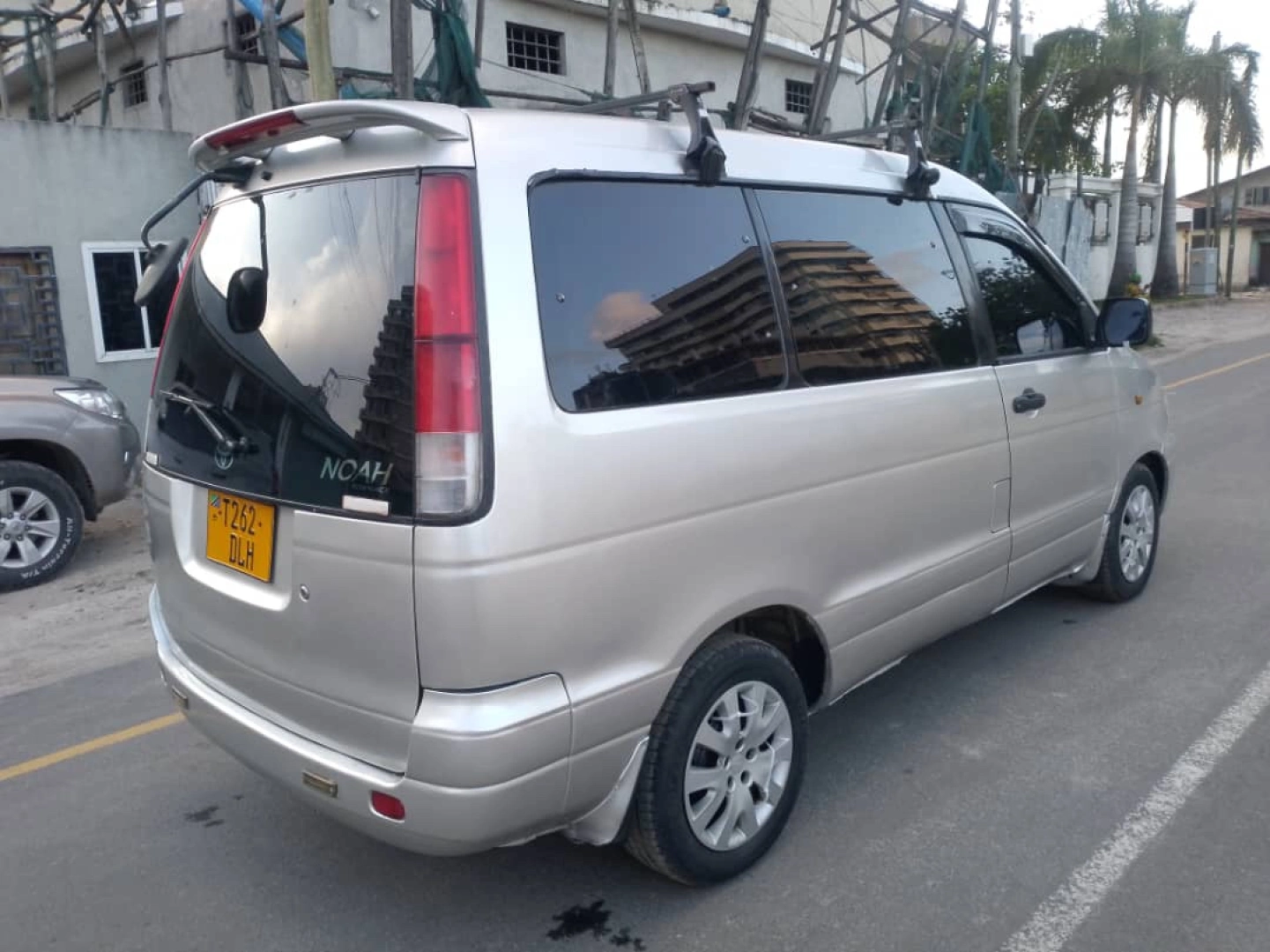 Toyota Noah SR 40 Minivan 1998 Model thumbnail 4