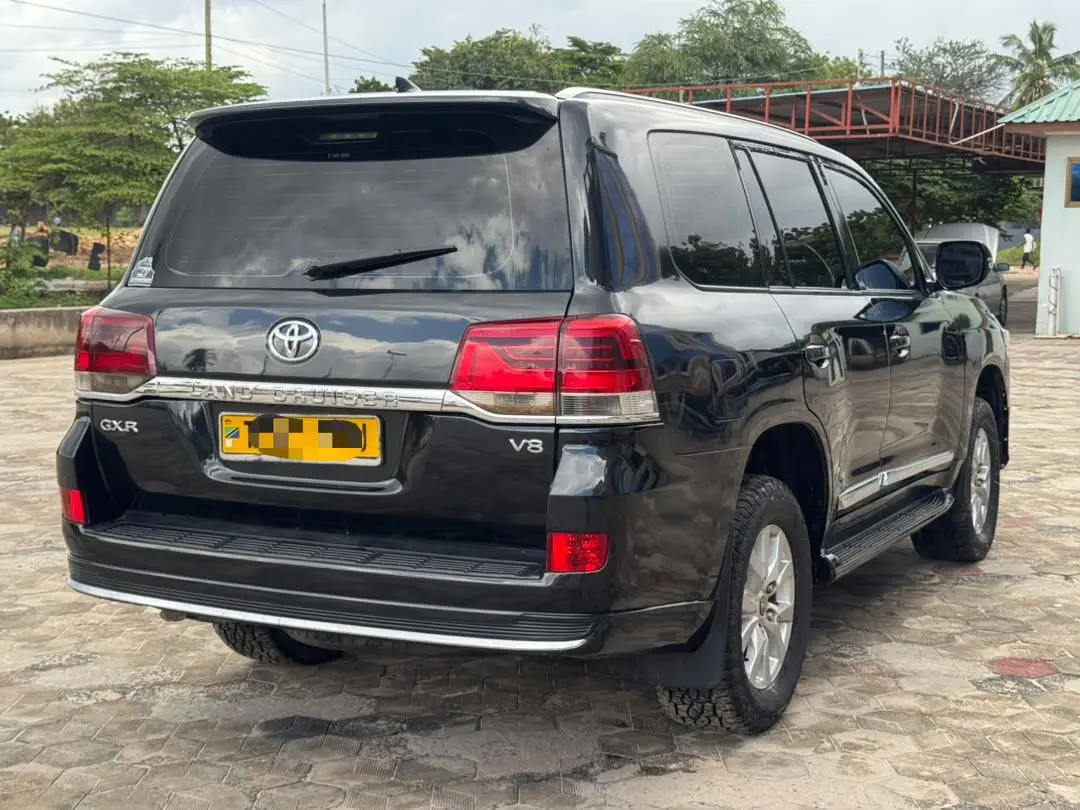 Toyota Land Cruiser VX V8 2011 thumbnail 3