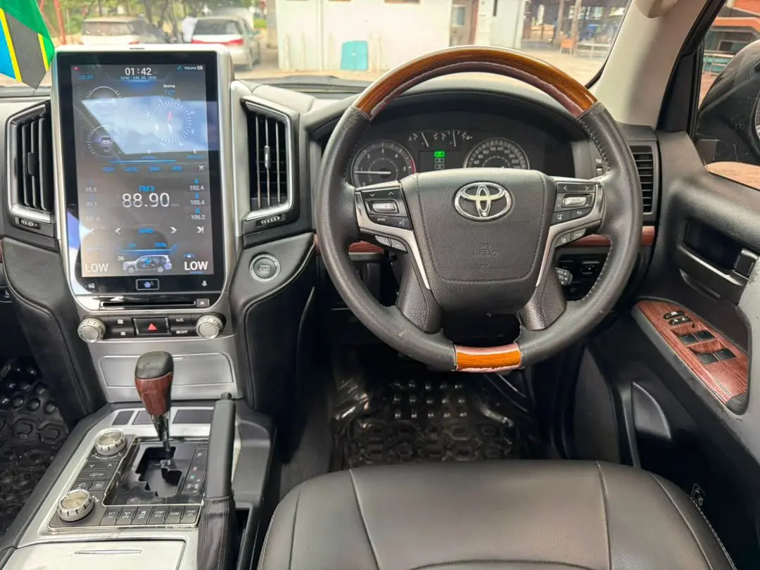 Toyota Land Cruiser VX V8 2011 thumbnail 4