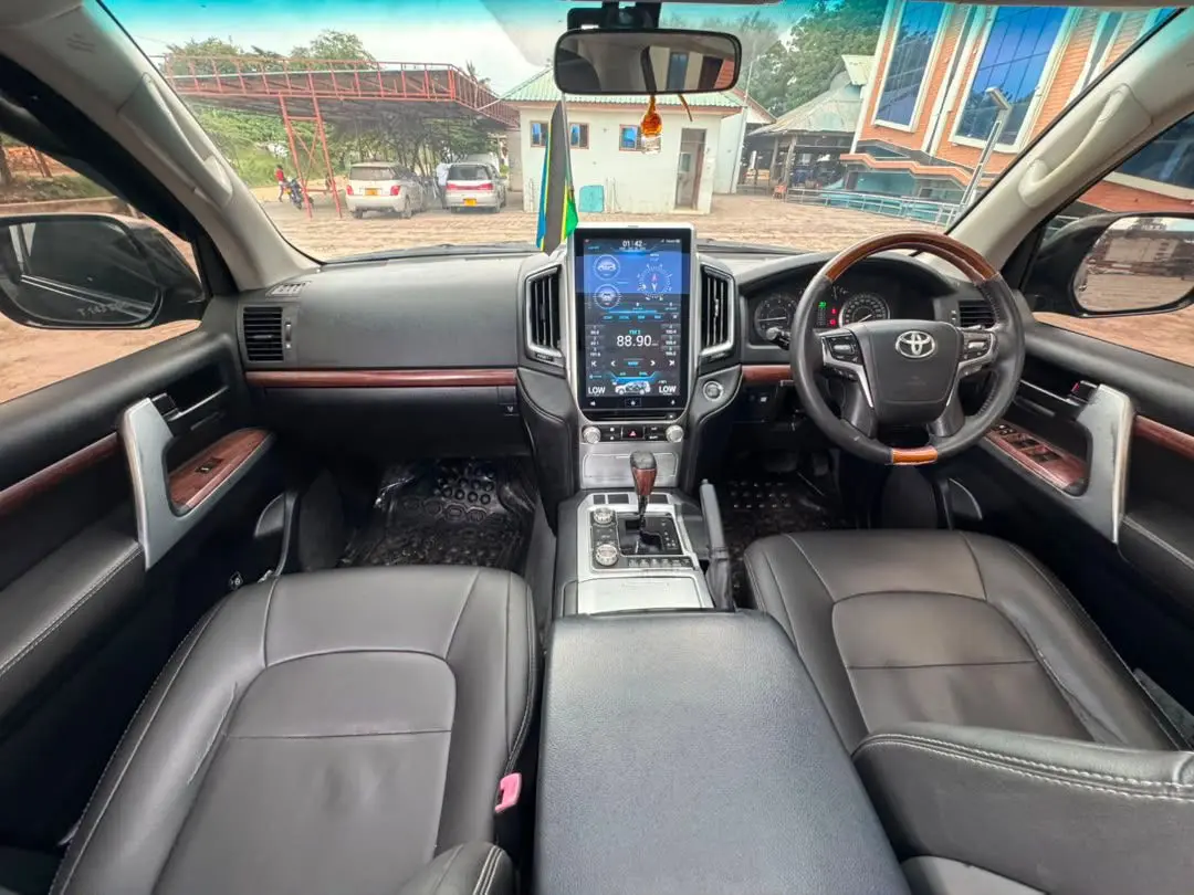Toyota Land Cruiser VX V8 2011 thumbnail 8
