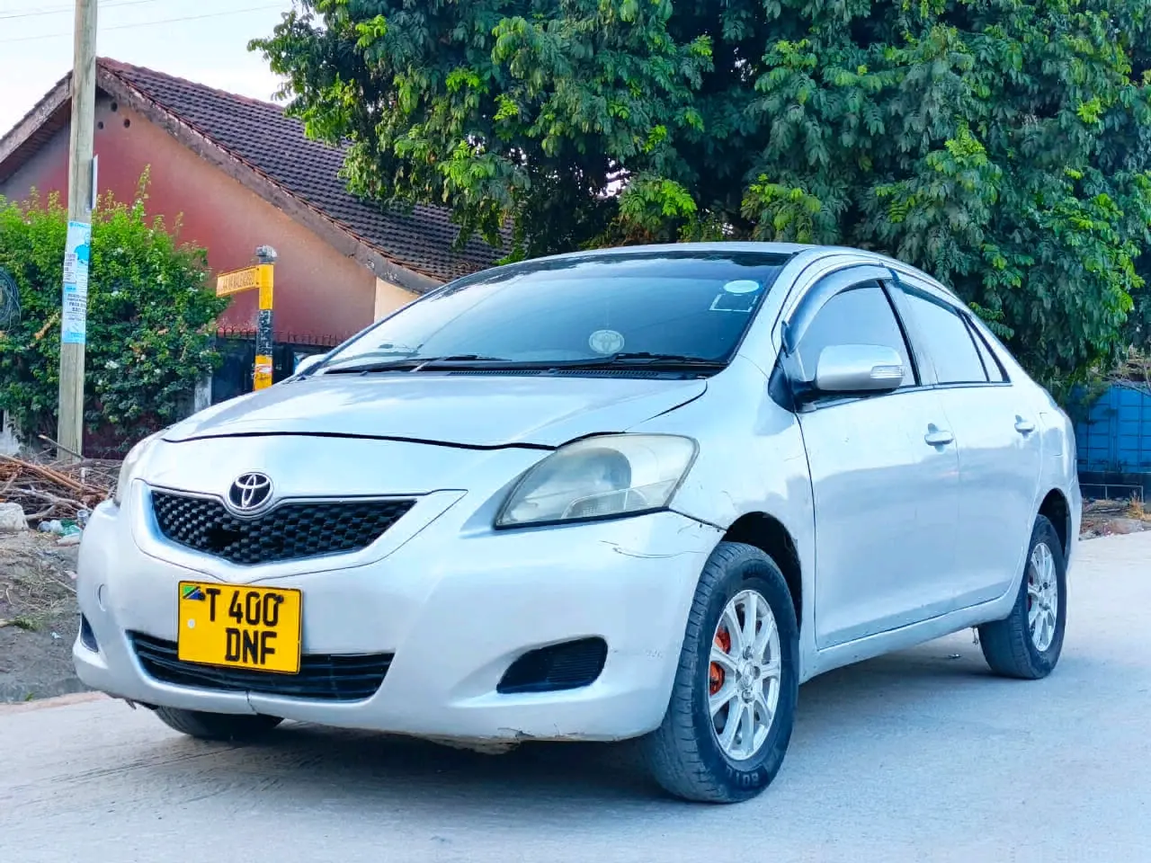 Toyota Belta 2005 Silver thumbnail 2